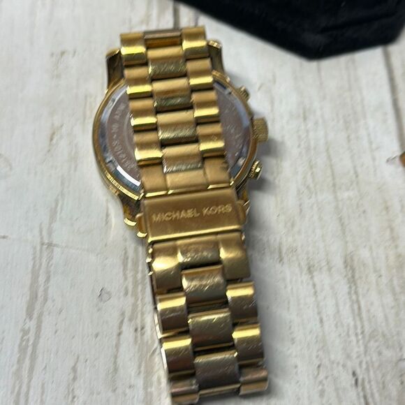Michael Kors Mid-Size Runway MK5055 Wrist Watch Chronograph Gold NEEDS BATTERY - Picture 5 of 10